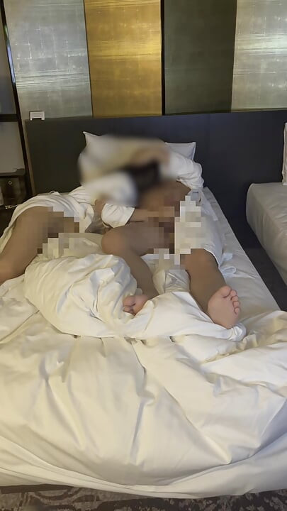An adulterous wife ♡ who enjoys rich sex on her boyfriend's birthday
