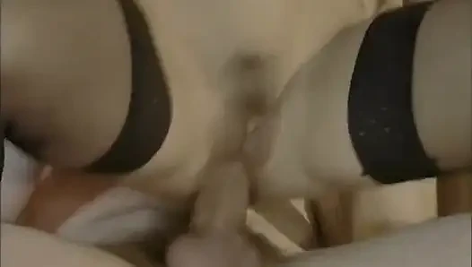 2 kontol ngaceng untuk pantat bahenol cewek hot rambut pirang ini