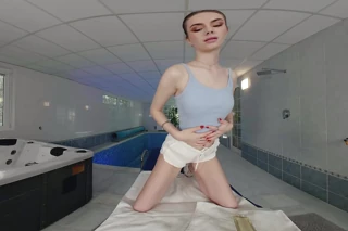 18VR Once You See Liz Ocean, You Won't Want To Delay Getting Up Close And Sexual With Her