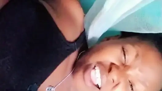 Gadis seksi ini lagi asik masturbasi memeknya yang super hot