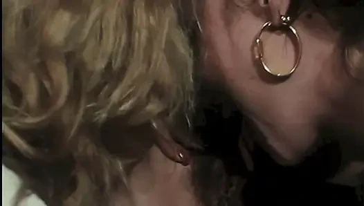 Pesta seks lesbian vintage sensual