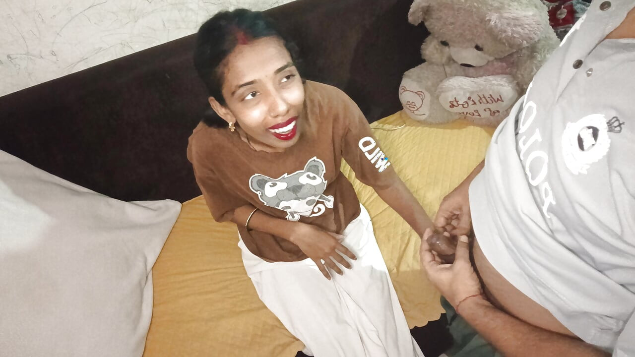 Desi bhabhi lund ko chush rhi ho or maze bhi utha rhi gai