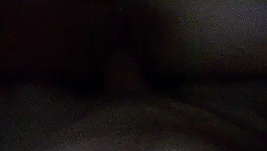 İlk seks kasetimizin 2. bölümü! Güzel pembe amımı büyük bir yarakla sikiyor ve onu üzerime boşaltıyorum!