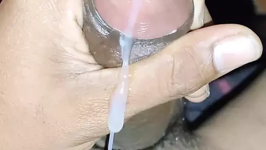 Melancap malam dengan air mani dan menyeronokkan