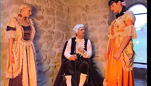 Шлюхи едят большой пенис