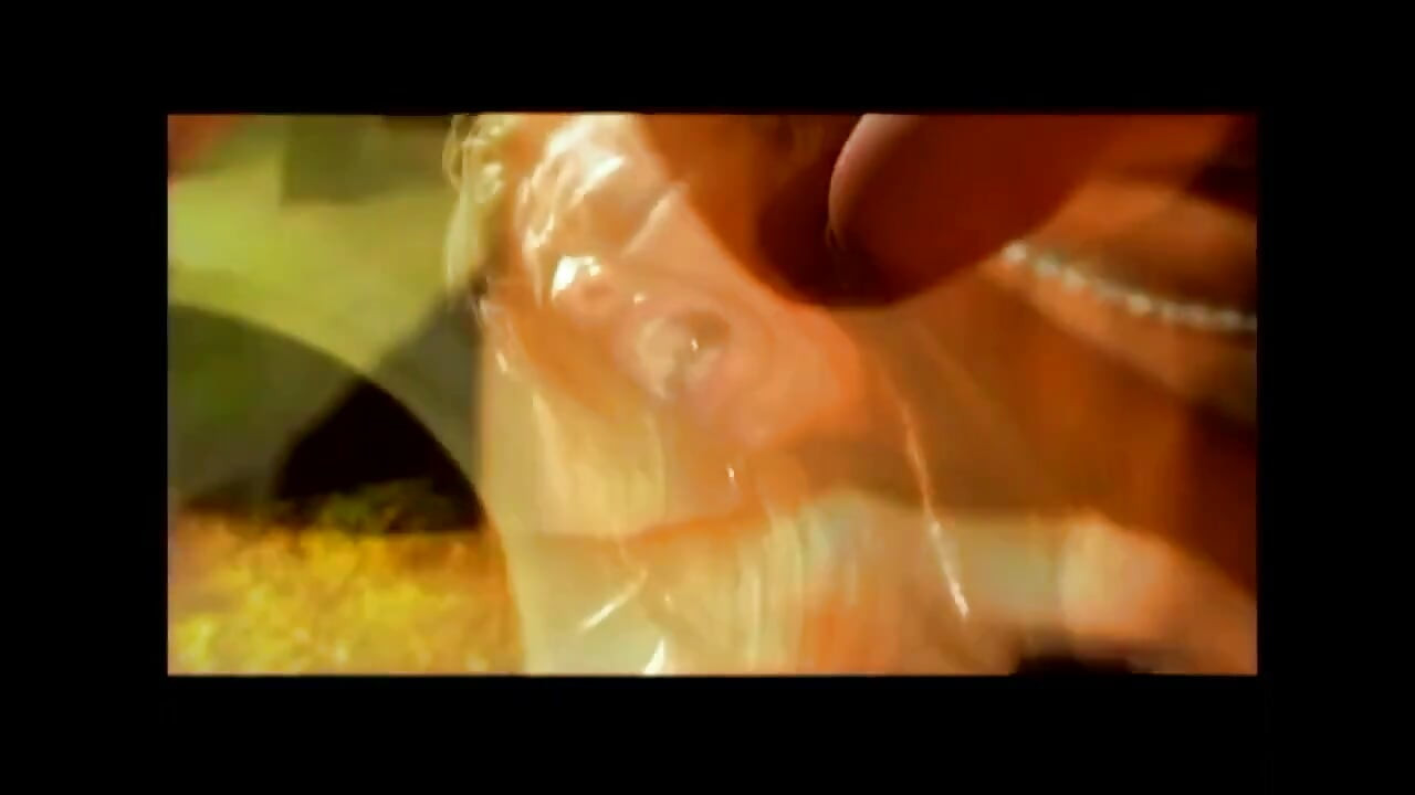 Veliki dildo u dupe za lezbejsku drolju