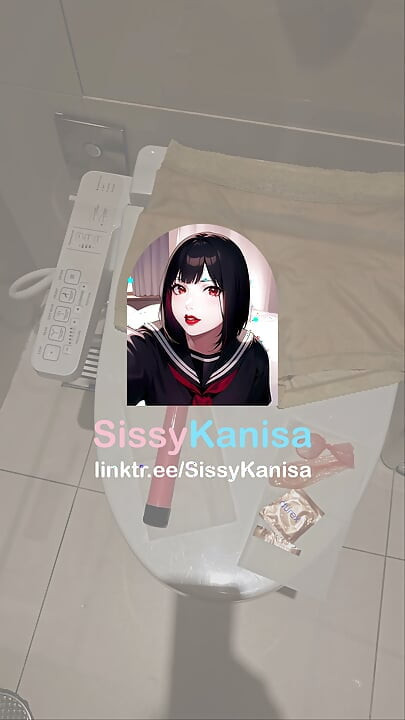 Sissy Kanisa jouit et joue son trou du cul dans les toilettes publiques