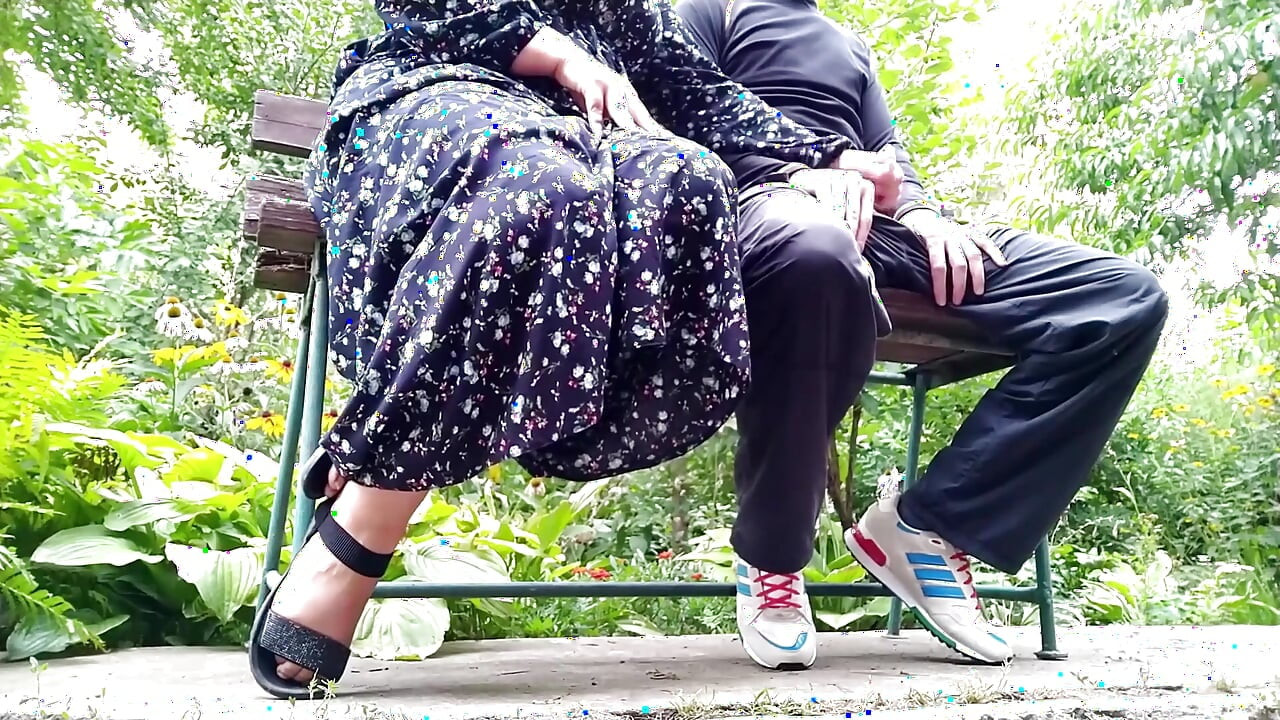Zrela debela MILF me trenira prije seksa