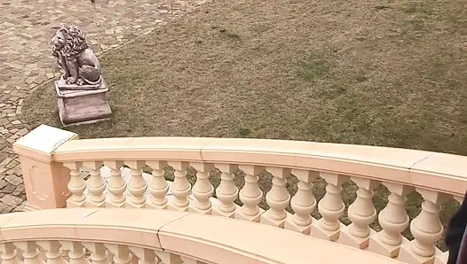 Esmer azgın hizmetçi sert sikişiyor