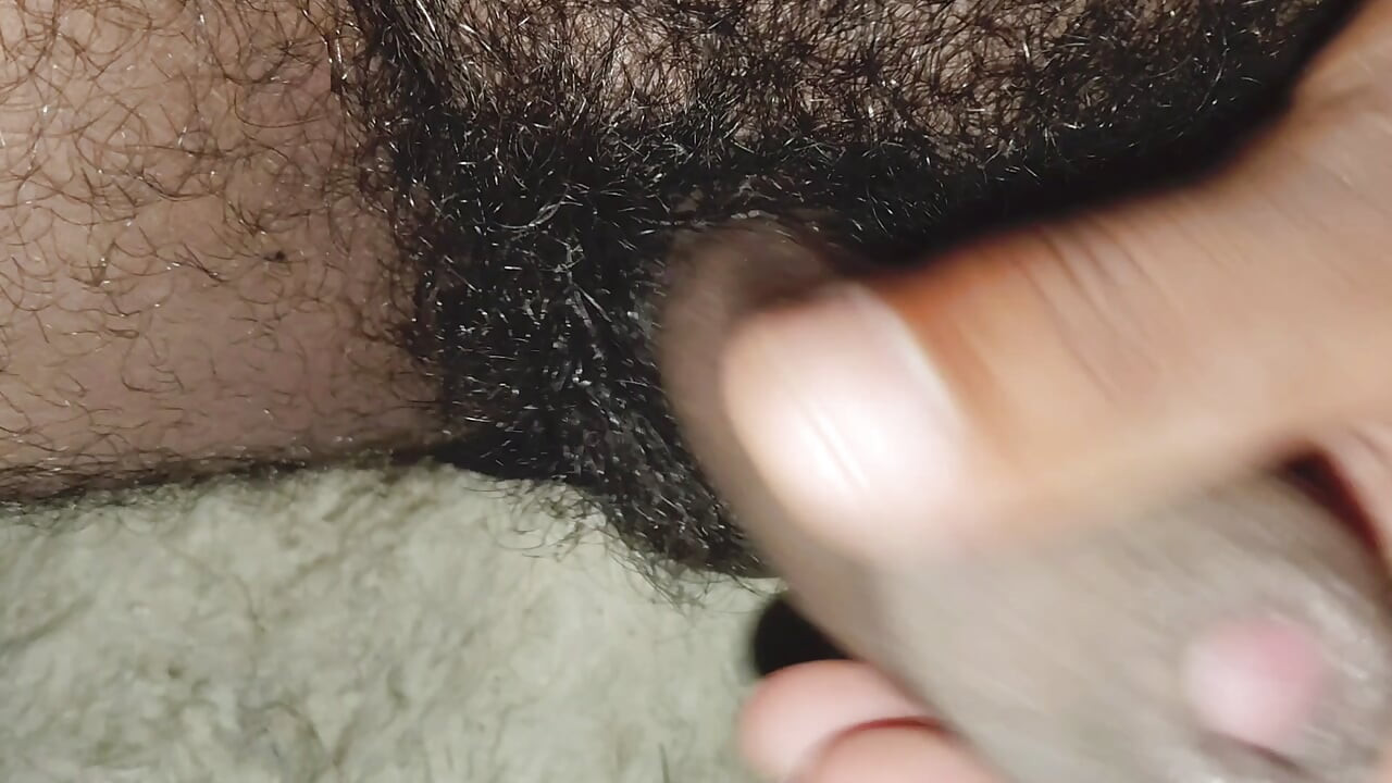 Aaj main pados ki ladki ko chut mein ungali Karte dekh liya Mera land khada ho gaya
