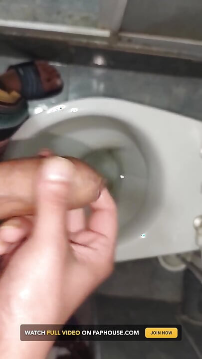 Beautiful Twink Jerks off in a Toilet