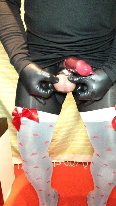 COMDOM RED IN BIG COCK END BLACK IN BALLS RING