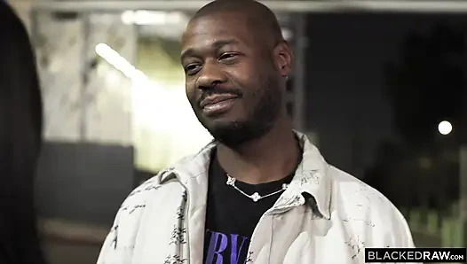 Blackedraw - melztube si cewek imut dengan tubuh semok ini hampir nggak muat di raksasa pria kulit hitam