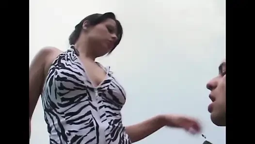 Esmer sow yüzüne boşalmak istiyor
