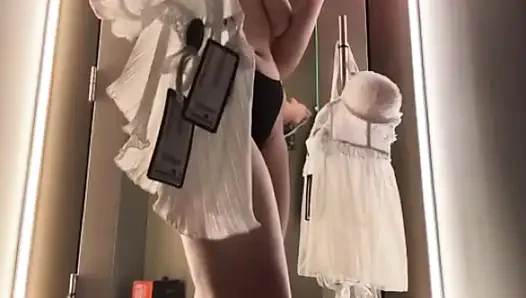 Crazy jucielussie in the public changing room