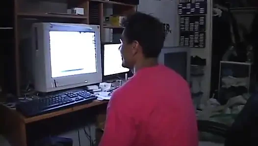 Hinter den kulissen aufnahmen von verschiedenen schätzchen und einem hengst, der sich zum filmen bereit macht