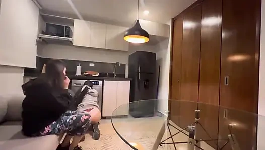 Komşu hep lezbiyen olmak istiyormuş gibi davranıyor