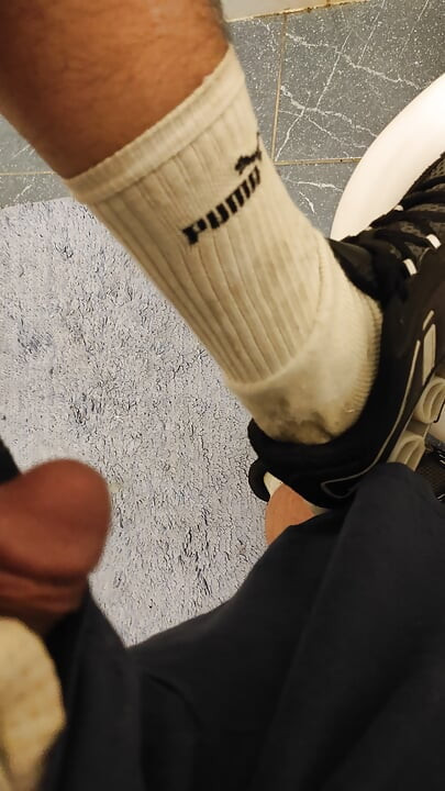 DirTyJunkBro (DJ -Bro) in the toilet, totally wet, dirty pissed socks and sports shoes