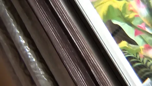 Arkadaşlık kaydı: Yuri (33). Islak bir yapıya sahip bir G-cup'ın ihmal edilen erkek arkadaşını ihanet ettiği ve her şeyi bir arkadaş sitesinde tanıştığı bir adama emanet ettiği bir belge