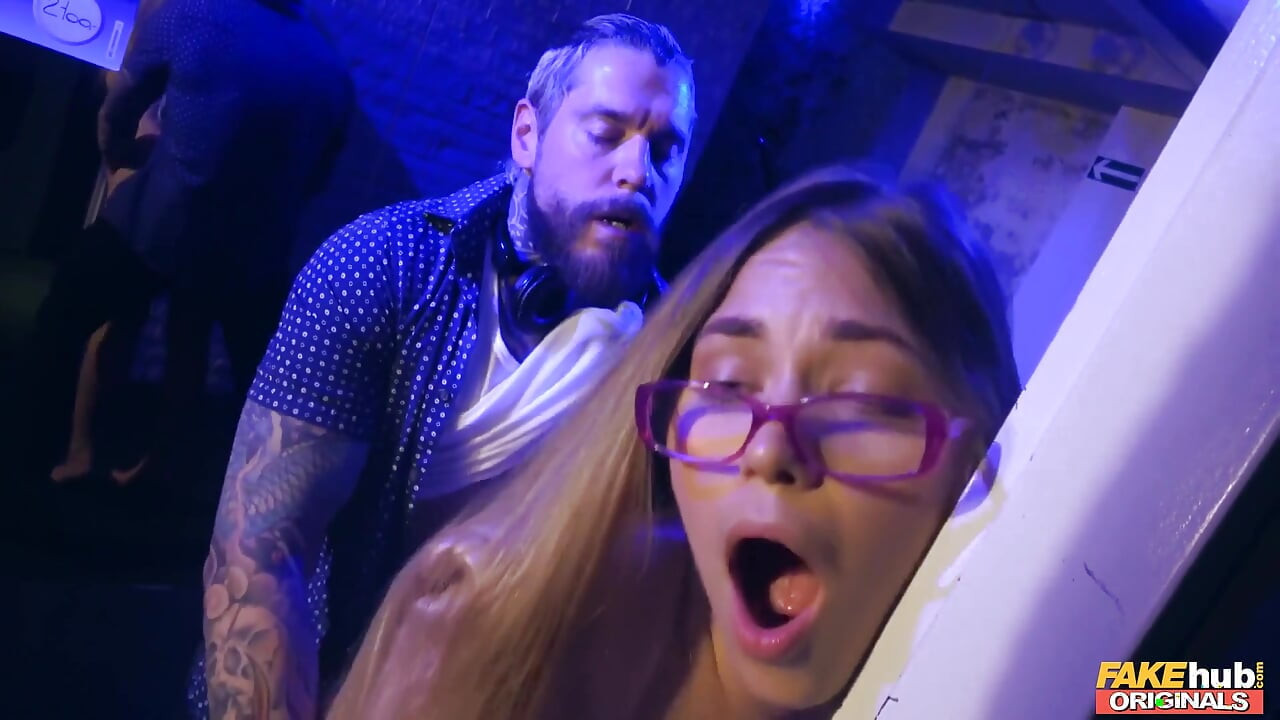Fakehub Originals - Blond Selvaggia Takes a Hard Facial From Superstar Dj Dean Post Set Sex