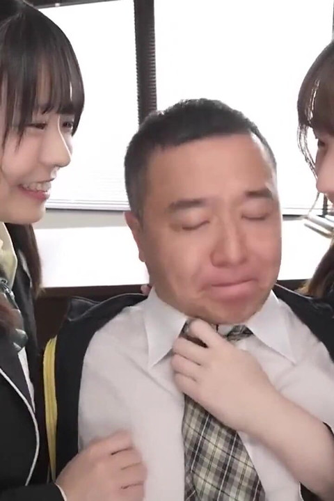 จูบลิ้นที่เต็มไปด้วยน้ําลายและเลียหัวนมอย่างรีบเร่ง! สาวร่านปีศาจตัวน้อย ตอนที่ 1