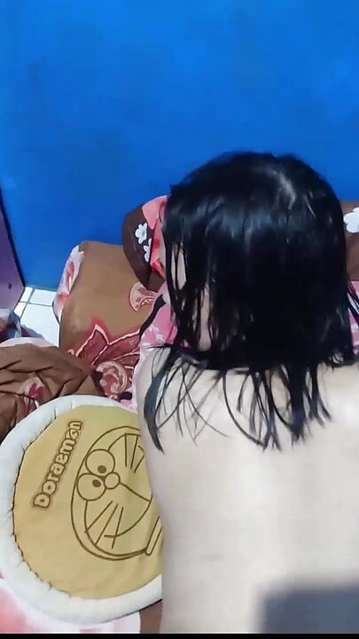 Llevé a mi novia a casa cuando no había nadie y jugamos hasta que squirt!!