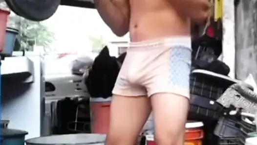 Boksörlü İsa egzersiz yaparken heyecanlı geçmiş videolar derlemesi