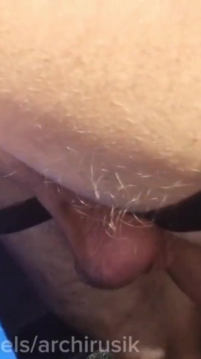 Twink, die kreuzfahrt eines hübschen typen ist ein hardcore-öffentlicher fick mit viel sperma im auto | Clip 1
