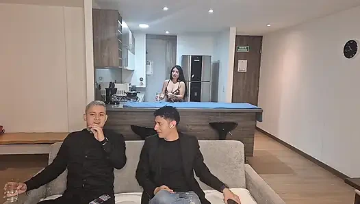 Не Думая, Я Трахаю Сводную Сестру Своего Лучшего Друга, Пока Мы Смотрим Футбольный Матч