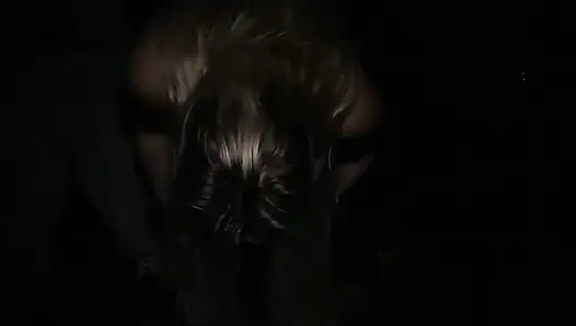 Публичная буккаке-шлюха в лесу