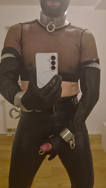 A farkam rázása bőrben és latexben