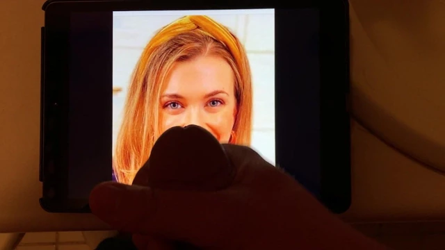 My pic gets cummed on