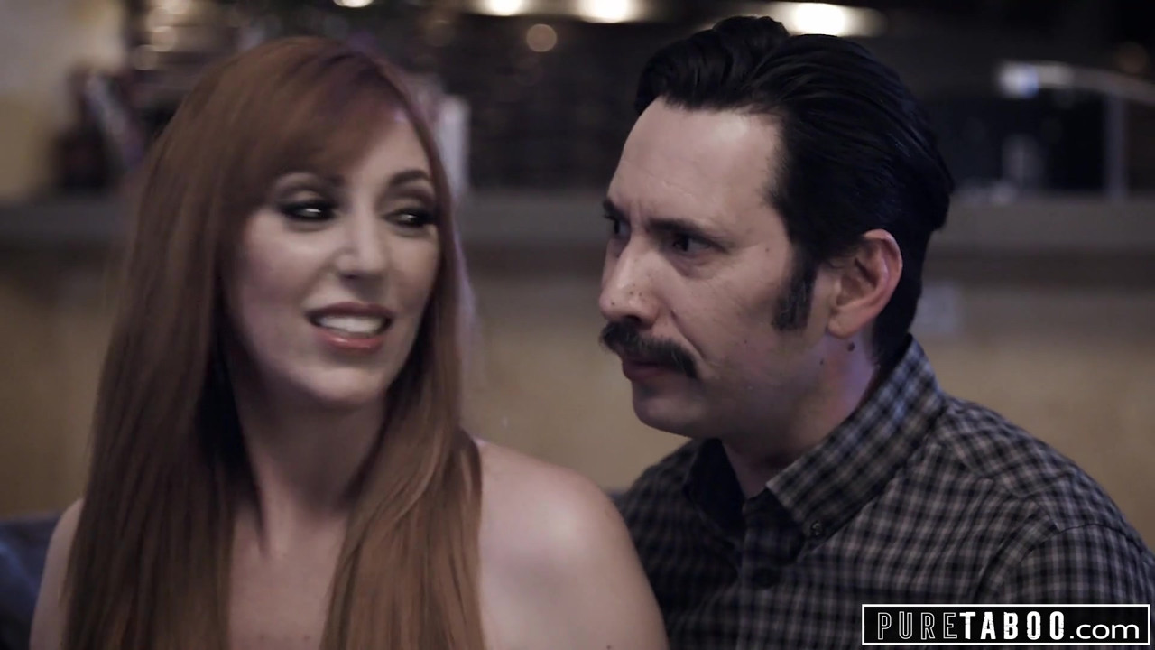 欲求不満のカップルはベビーシッターとセックスしたい