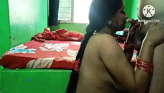 Cewek sange ini lagi asik nyepong pacarnya sambil ciuman