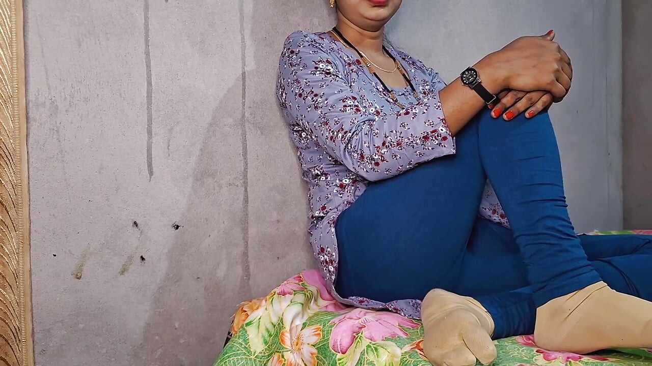 يا إلهي! زب الأخ غير الشقيق ديسي كبير جدا نكني بهذا الزب، على طريقة الكلب