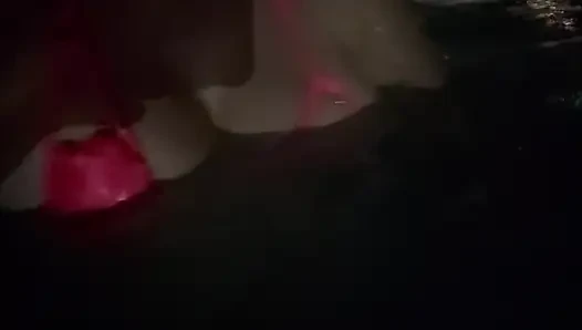 Artemisia seksi bikini giymen için su altında sulu büyük göğüslerini teşhir ediyor