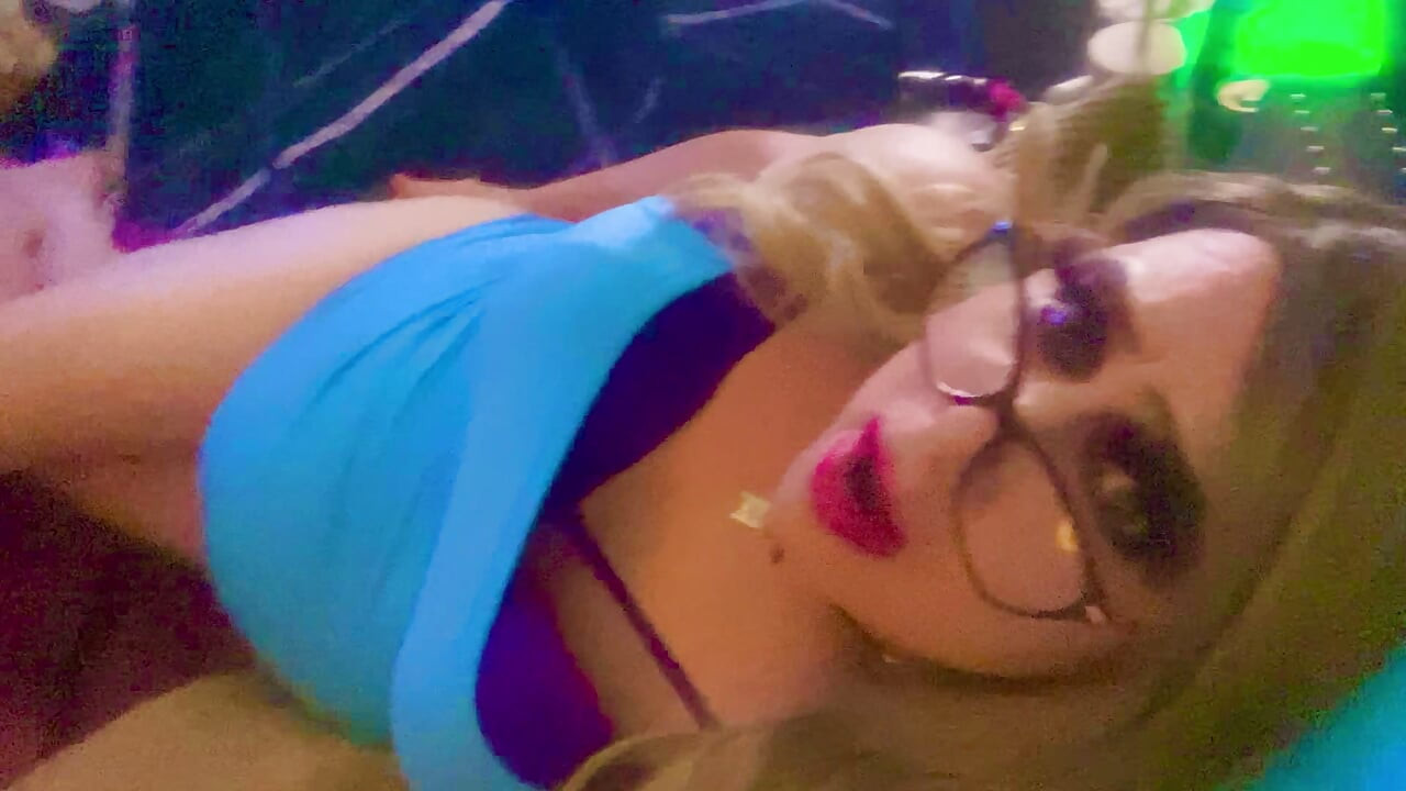 ジョイ・スイーツはお前のチンコを勃たせて射精する