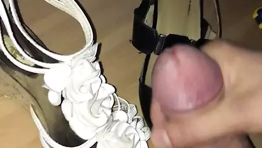 Kullanılmış sandalet boşalması