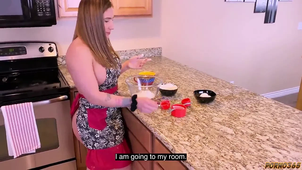 Borscht yerine orta yaşlı seksi kadın üvey erkek kardeşine anal seks yapıyor