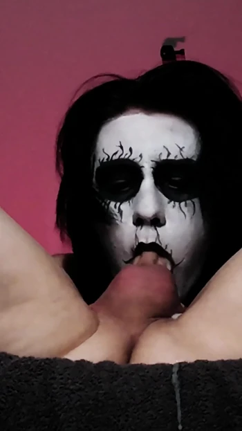Black Metal Goth Deepthroats so Good That She Gets Two Throatpies