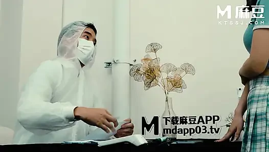 ModelMedia Asia - Having wild sex while wearing protective gear during the pandemic