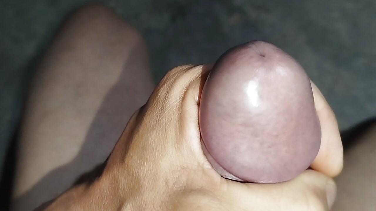 Een gebonden penis tonen