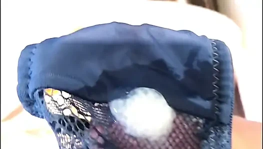 Ehefrau schickte ein video und bat, auf ihr höschen zu kommen