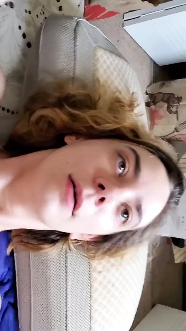 Si blonde kecil molek dapat batang