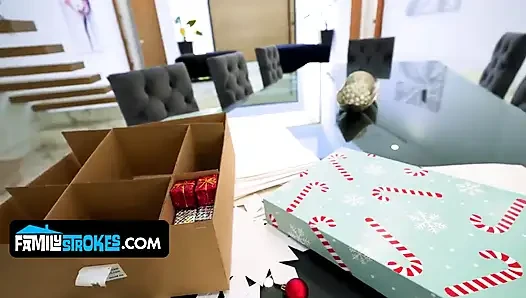 Liz si gadis perawan melarang ayah tirinya untuk pertama kalinya di malam natal