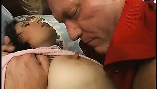 Bebek gibi kız seks yapmadan önce dildoyla amını ıslatıyor
