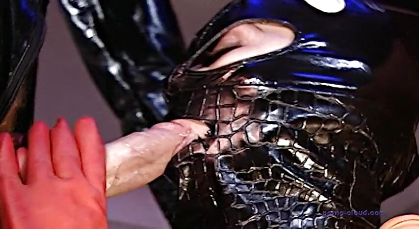 Προσκλήθηκαν κορίτσια με γροθιές λατέξ