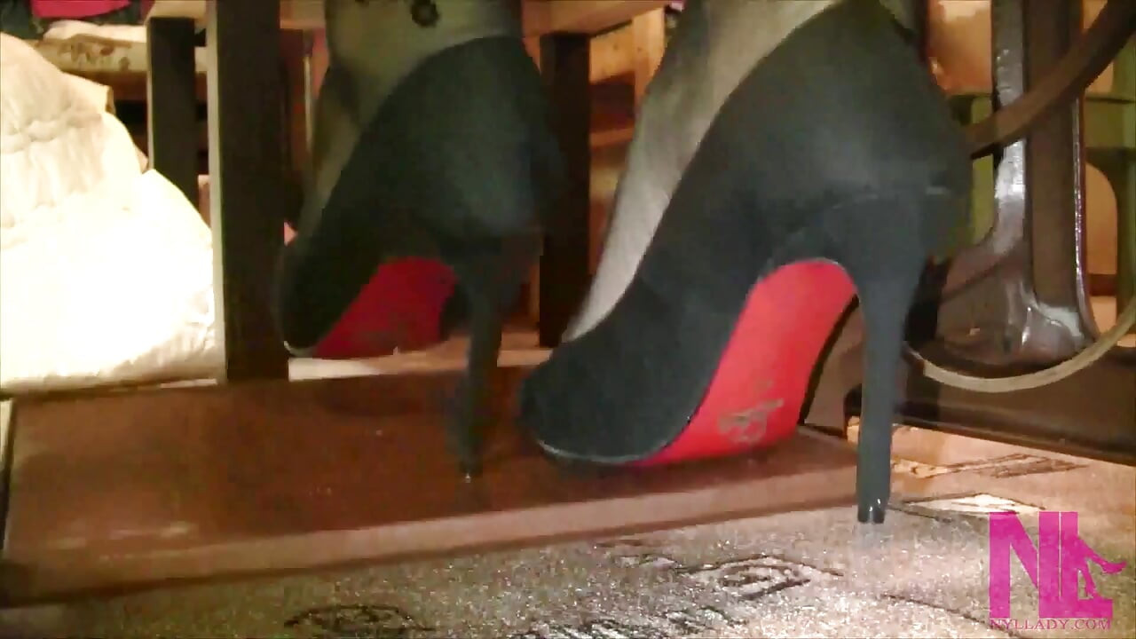 Vintage_sewing on My Granny's Old Singer Sewing Machine in Black Pantyhose and Suede Louboutins