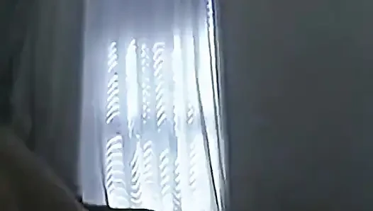Sofia lagi asik nyepong kontol sebelum pantatnya dientot habis-habisan