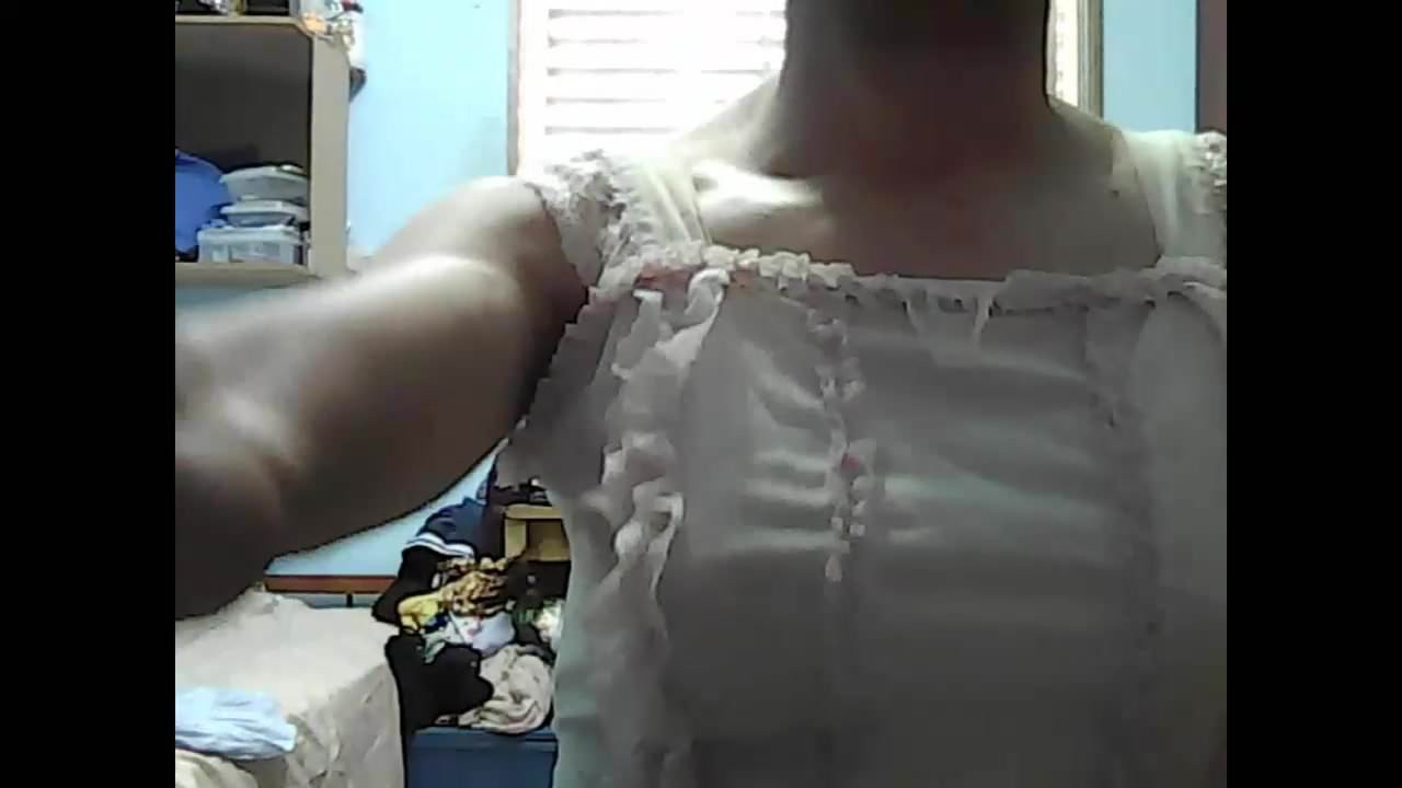 私に服を着せる